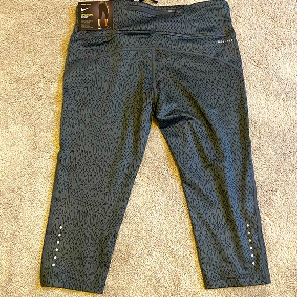 Nike Epic Run Capri Dri-Fit - Picture 2 of 3